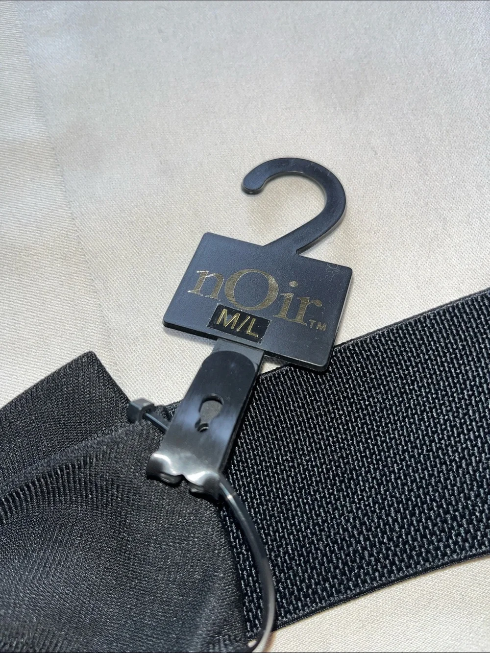 NWT nOir Jewelry Black Bow Elastic Waist Belt with Crystal Medallion Size M/L